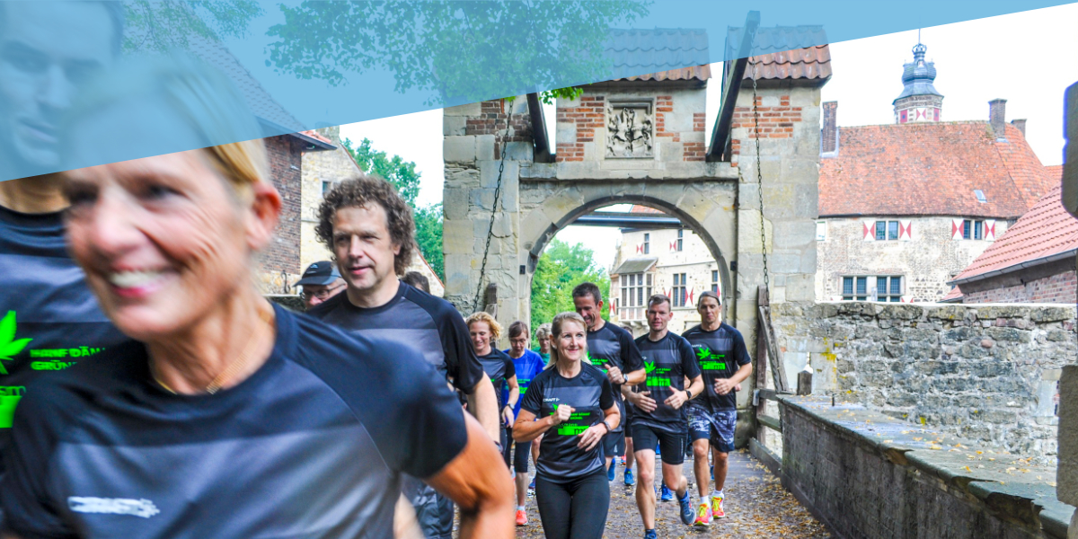 Veranstaltungsbild zum Laufevent an der Burg Vischering mit historischer Laufführung durch Lüdinghausen